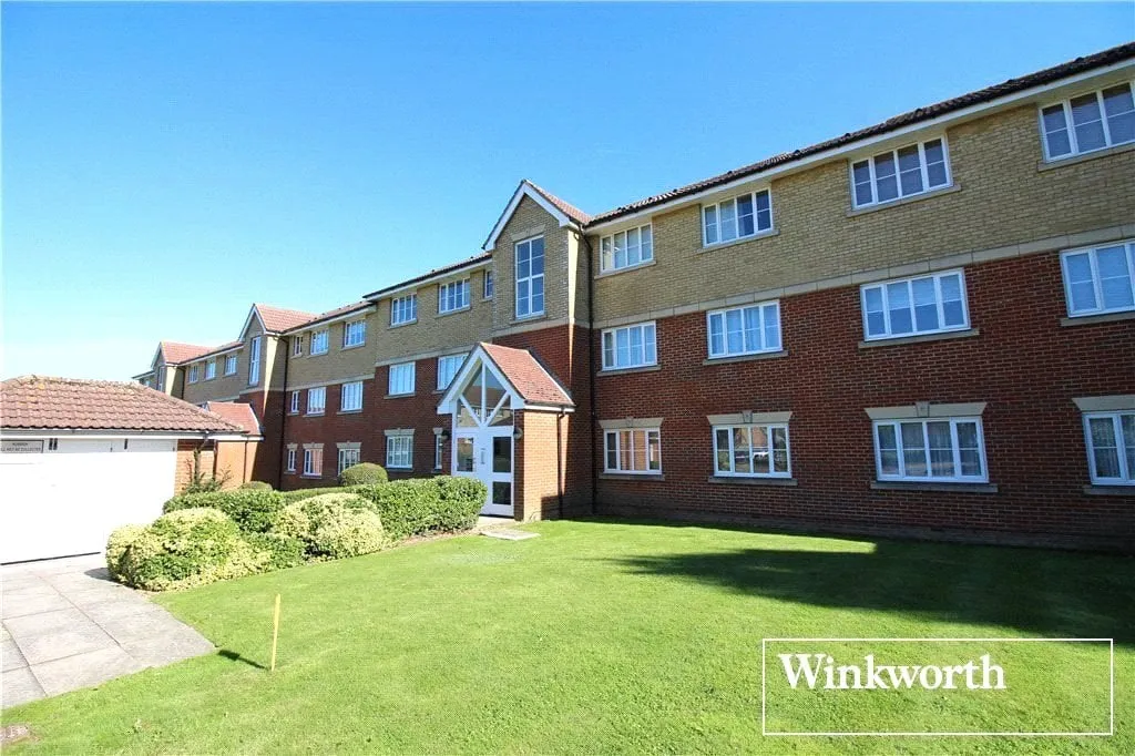 1 bed flat to rent — Armstrong Close, Borehamwood, Hertfordshire, WD6