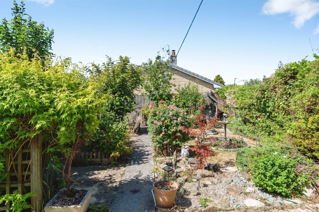 Savernake Avenue, Melksham, photo 12