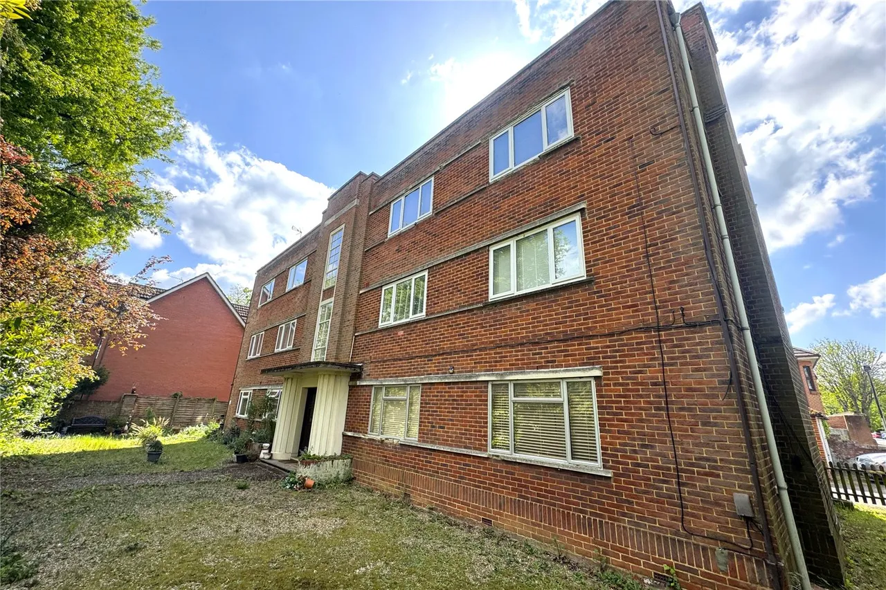 2 bed flat for sale — Alexandra Road, Farnborough, Hampshire, GU14 6DA