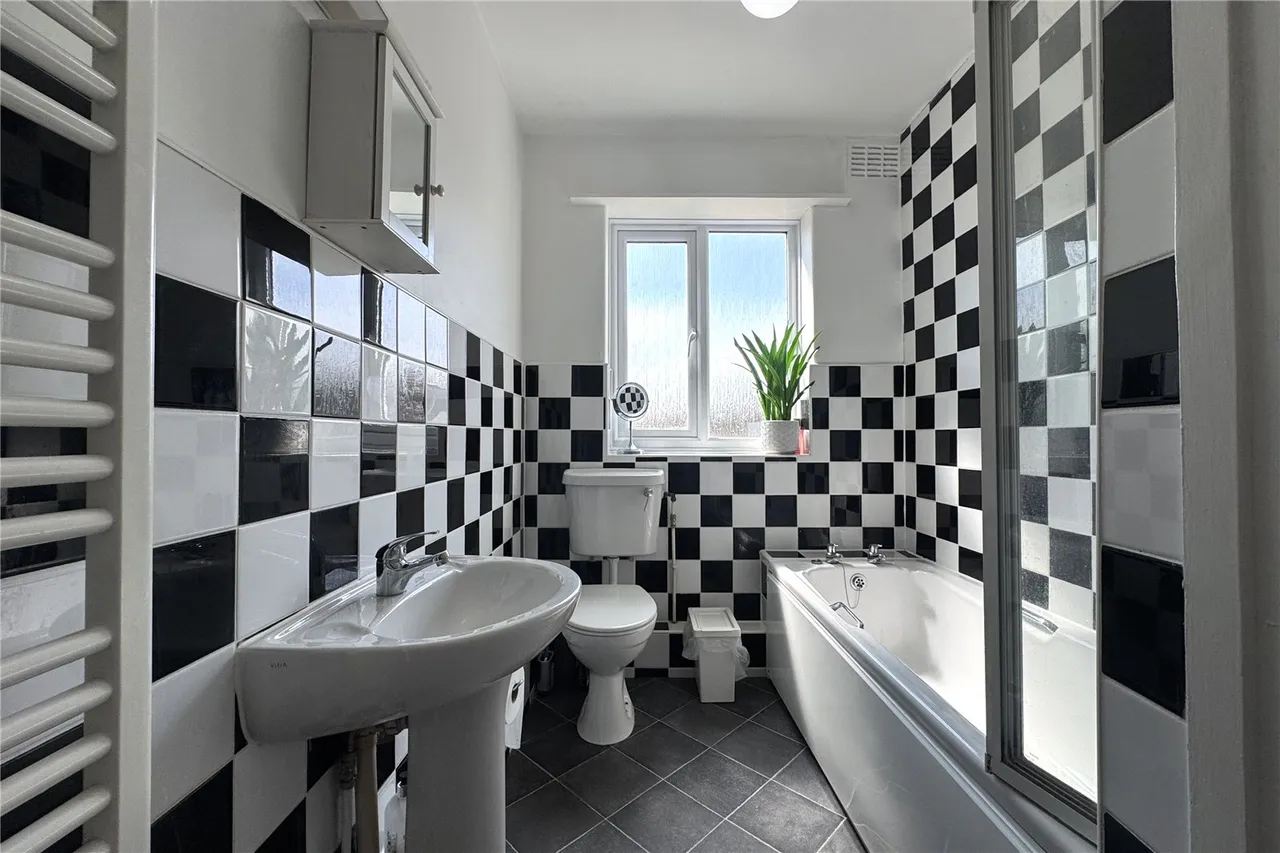 Alexandra Road, Farnborough, Hampshire, GU14 6DA, photo 5