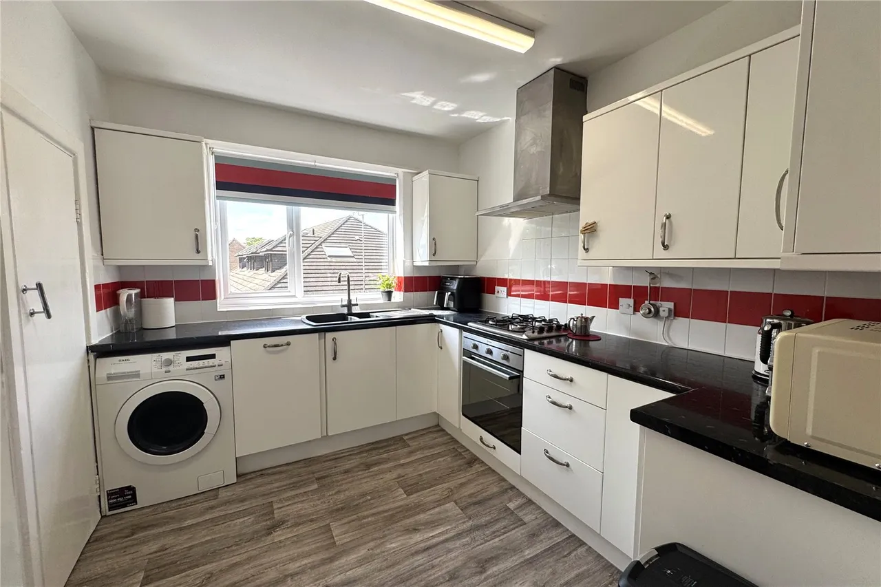 Alexandra Road, Farnborough, Hampshire, GU14 6DA, photo 2