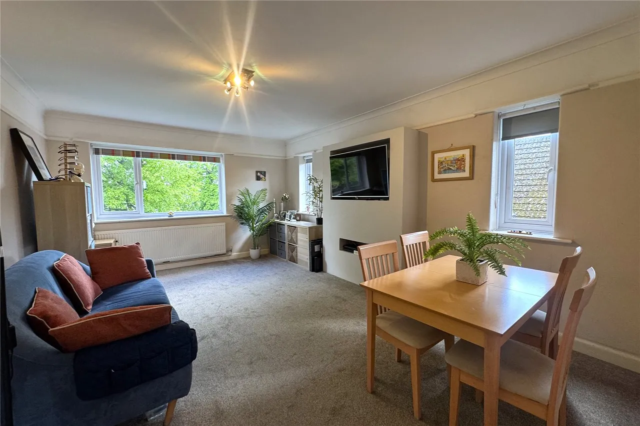 Alexandra Road, Farnborough, Hampshire, GU14 6DA, photo 3