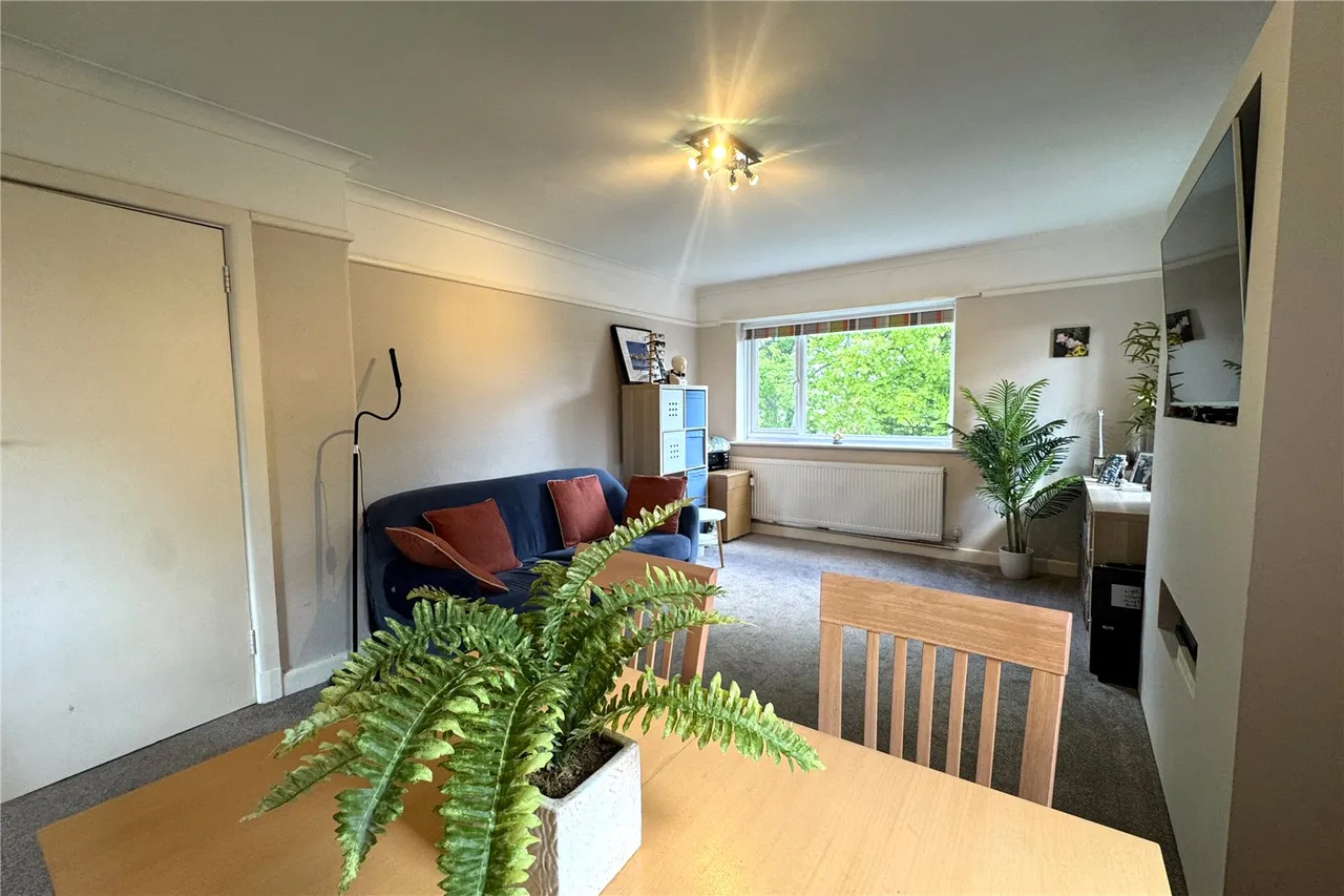Alexandra Road, Farnborough, Hampshire, GU14 6DA, photo 9