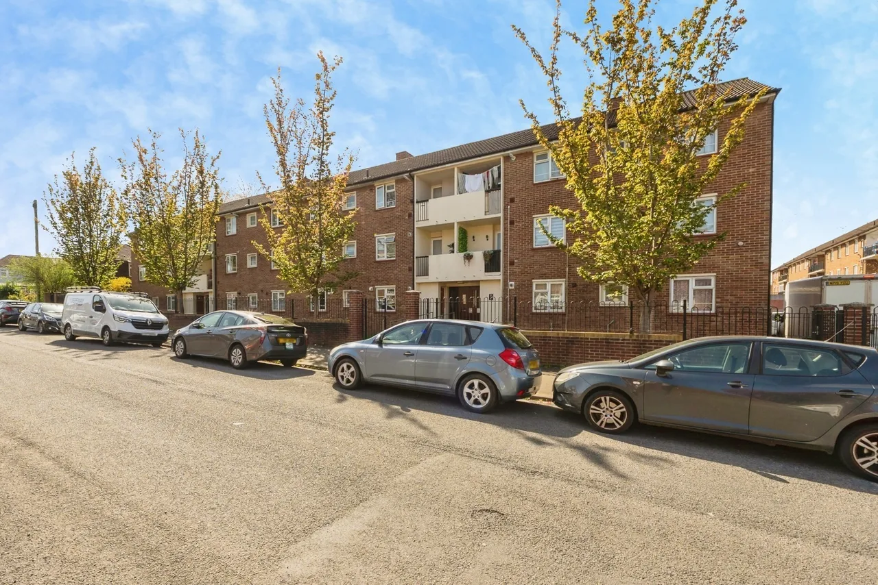 2 bed flat for sale — Sheppard Road, Bristol, Somerset, BS16