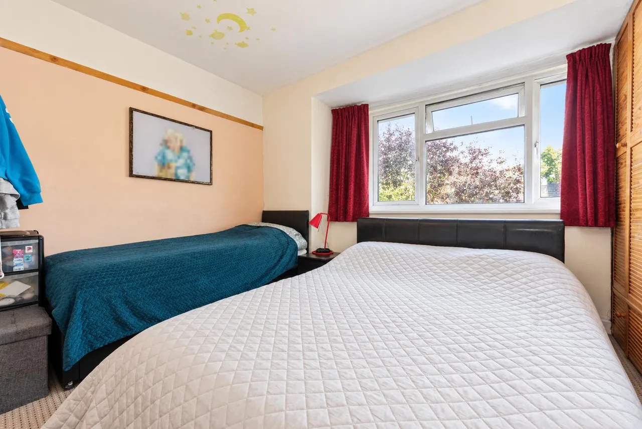 Islay Gardens, Hounslow, TW4, photo 6