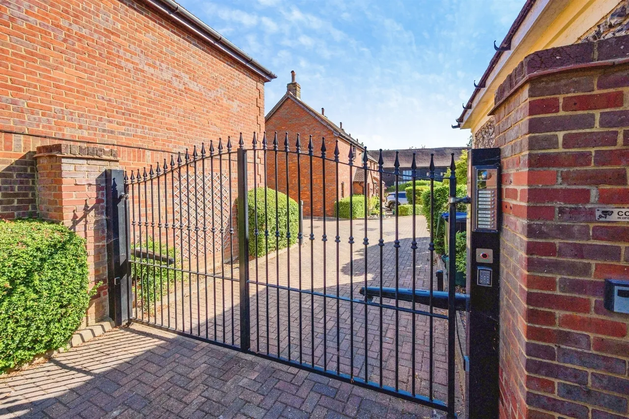Yeomans Court, Hemel Hempstead, HP2, photo 14