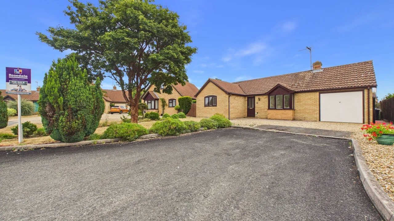2 bed house for sale — Orchard Close, Morton, Bourne, PE10