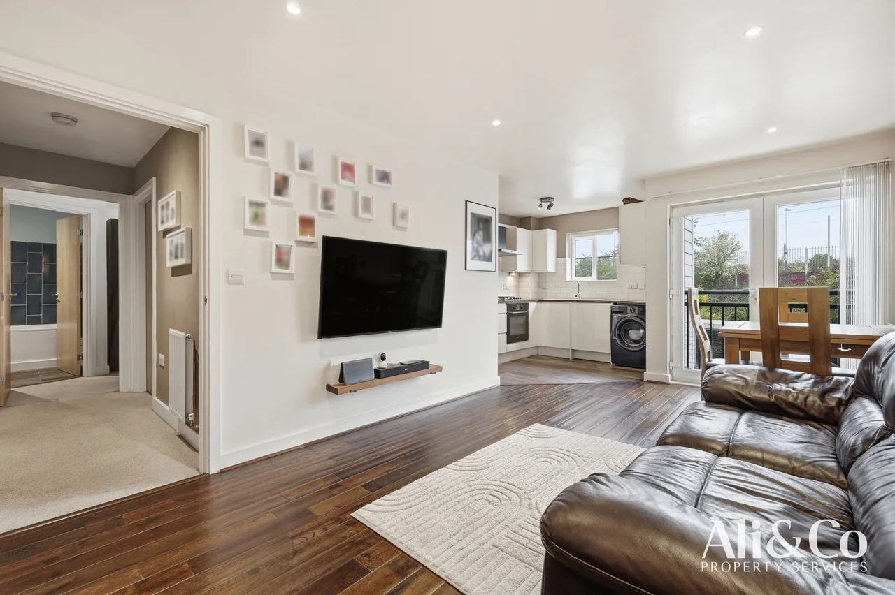 Fleming Road, Chafford Hundred, Grays, Essex, RM16 6YN, photo 3