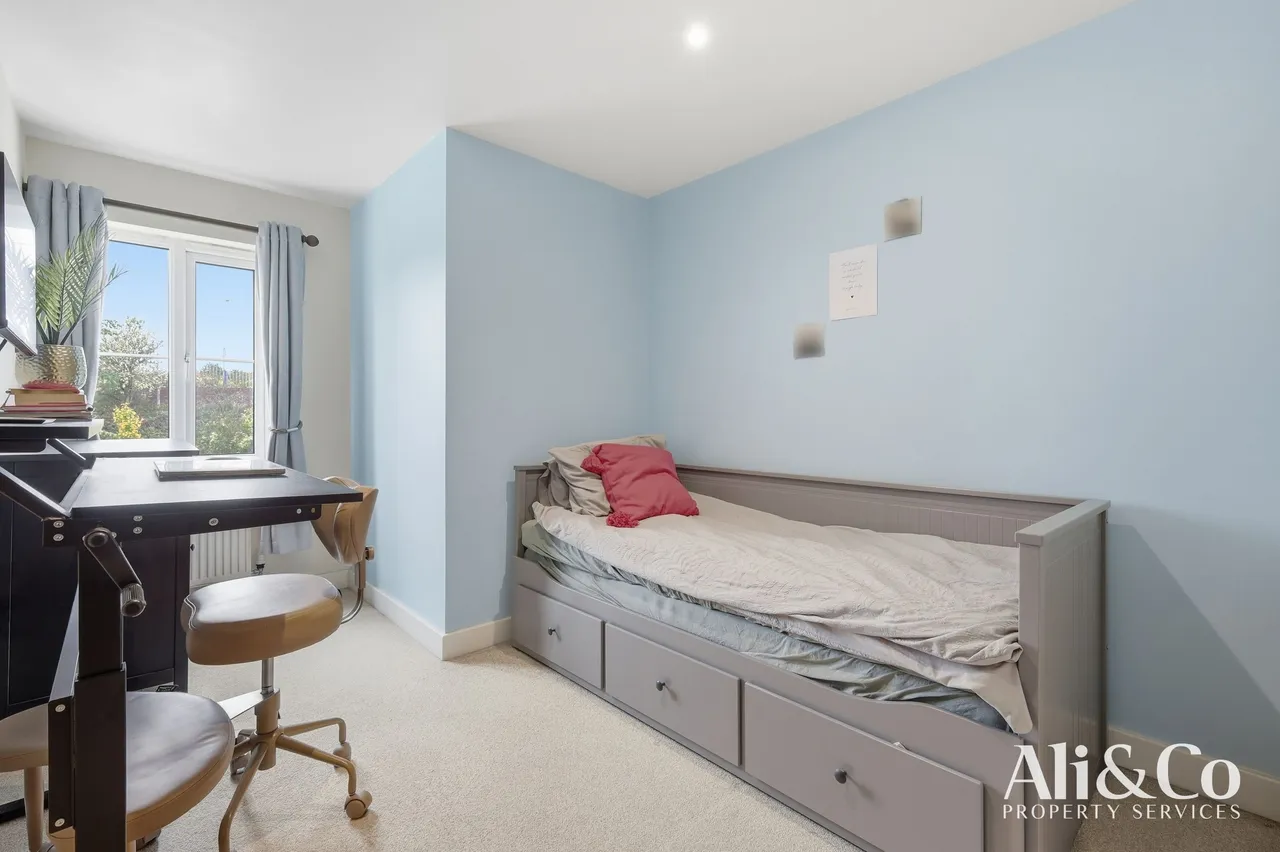 Fleming Road, Chafford Hundred, Grays, Essex, RM16 6YN, photo 13