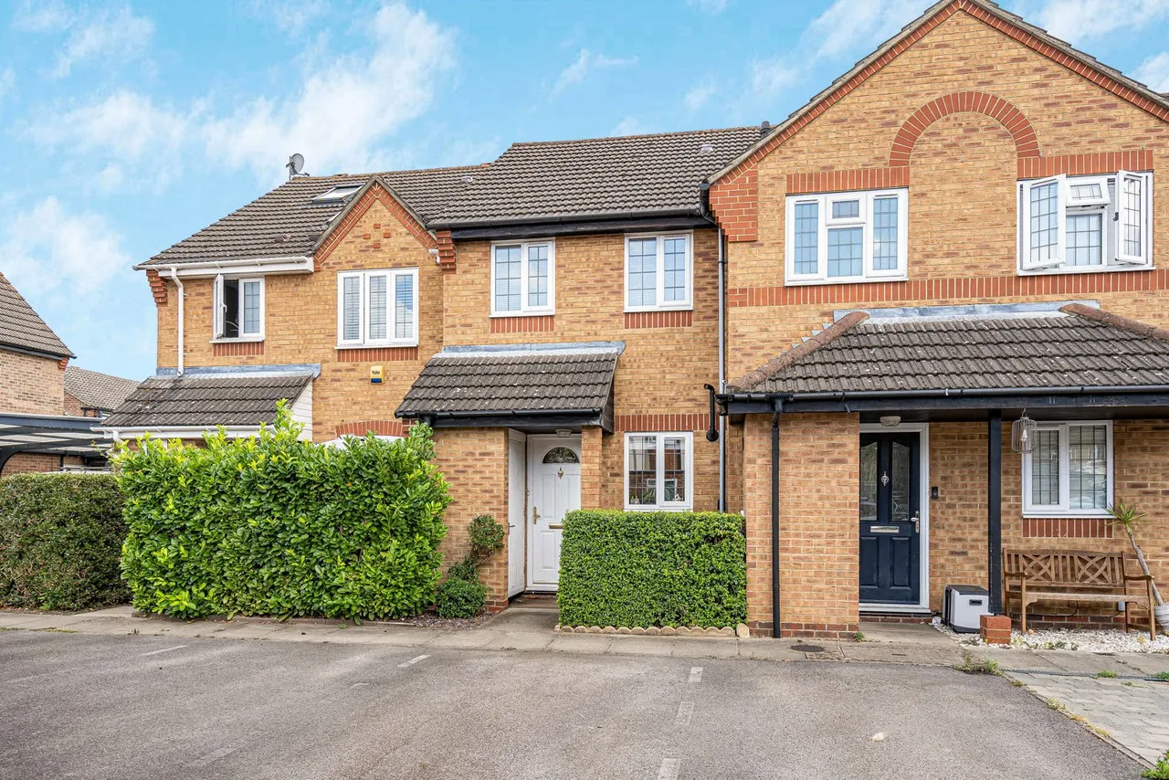 2 bed house for sale, Saddlebrook Park, Sunbury-on-Thames, TW16