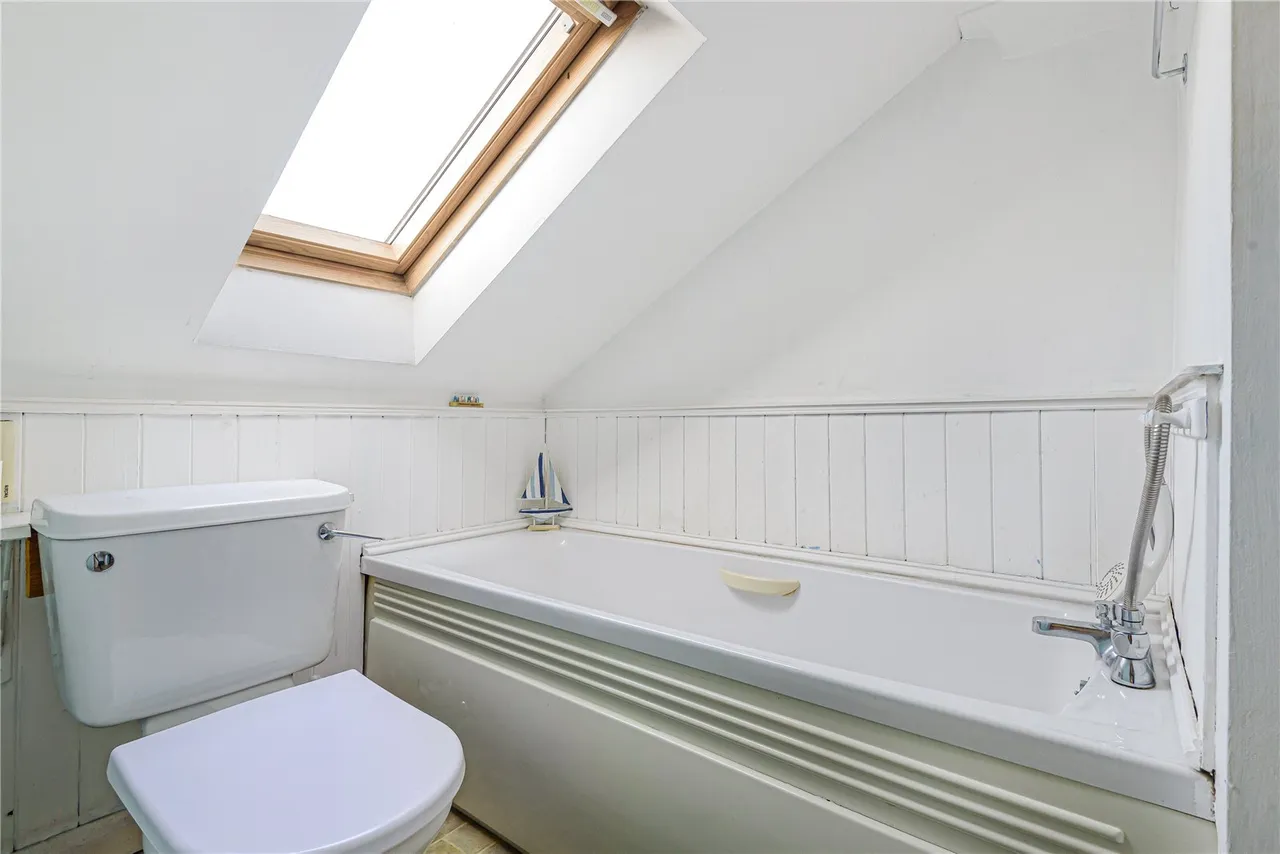 Wordsworth Road, Hampton, London, TW12 1EP, photo 9