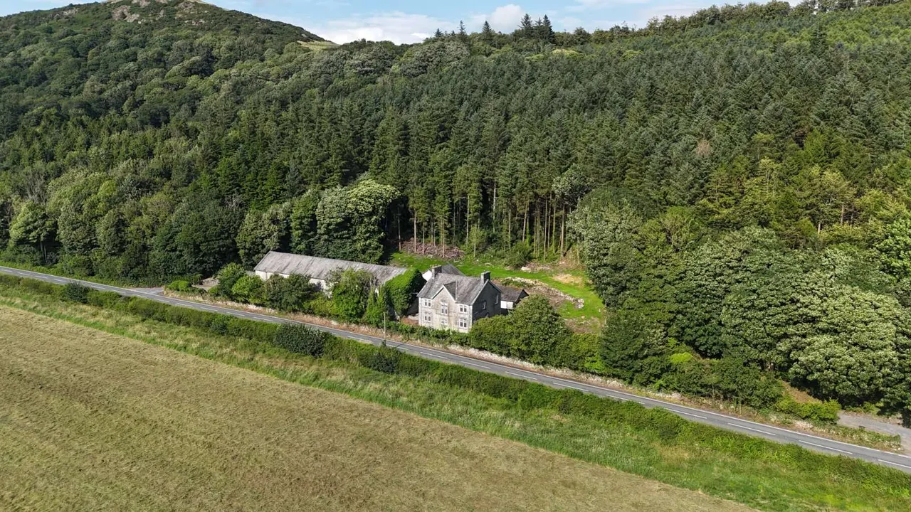 5 bed house for sale — Ellerside Farm, Cark In Cartmel, Grange-Over-Sands, Cumbria, LA11 7PR