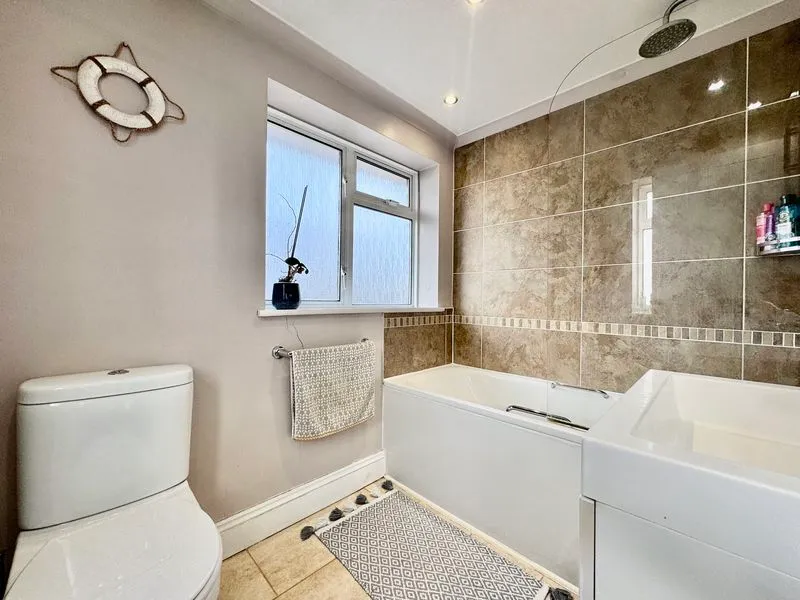 Cliffords Way, Bourne End, SL8, photo 15