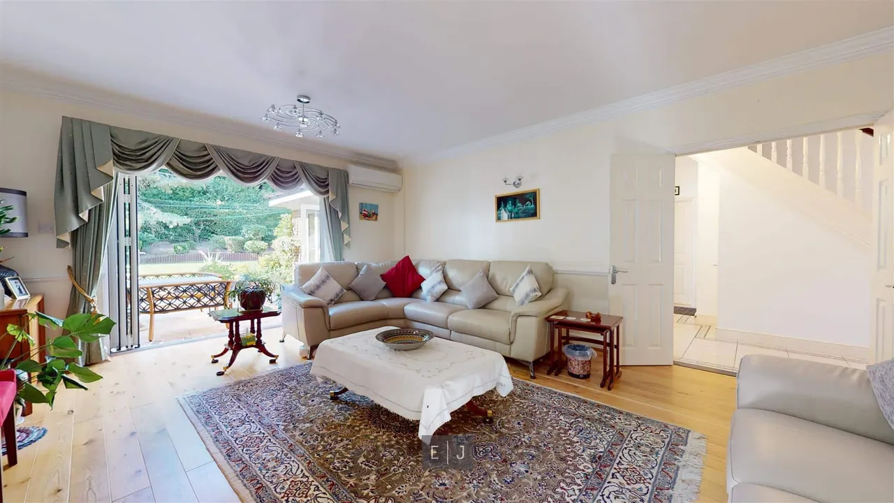 Swan Lane, Loughton, photo 3