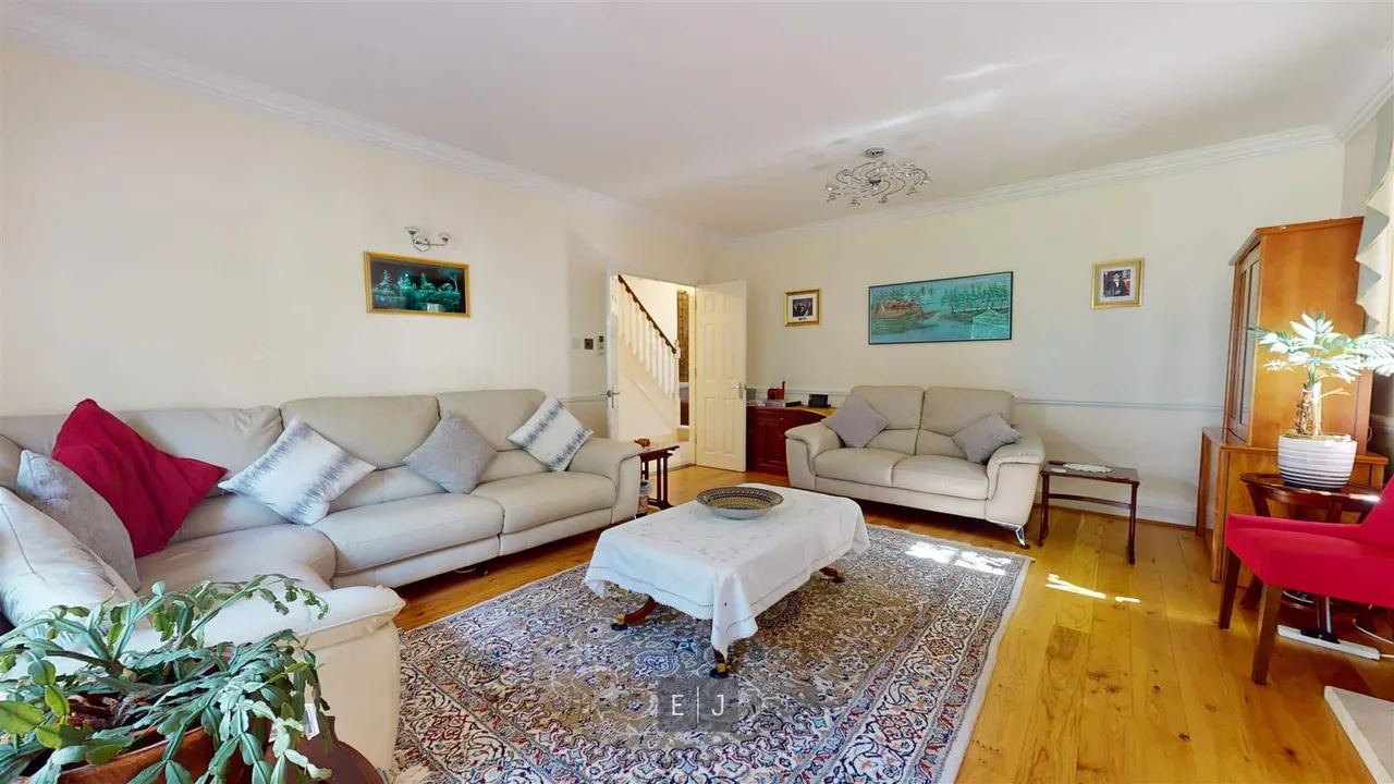 Swan Lane, Loughton, photo 4