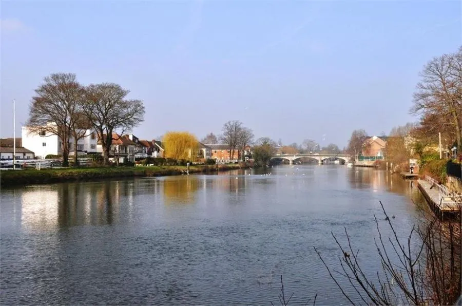 Richmond Crescent, Staines-upon-Thames, TW18, photo 8