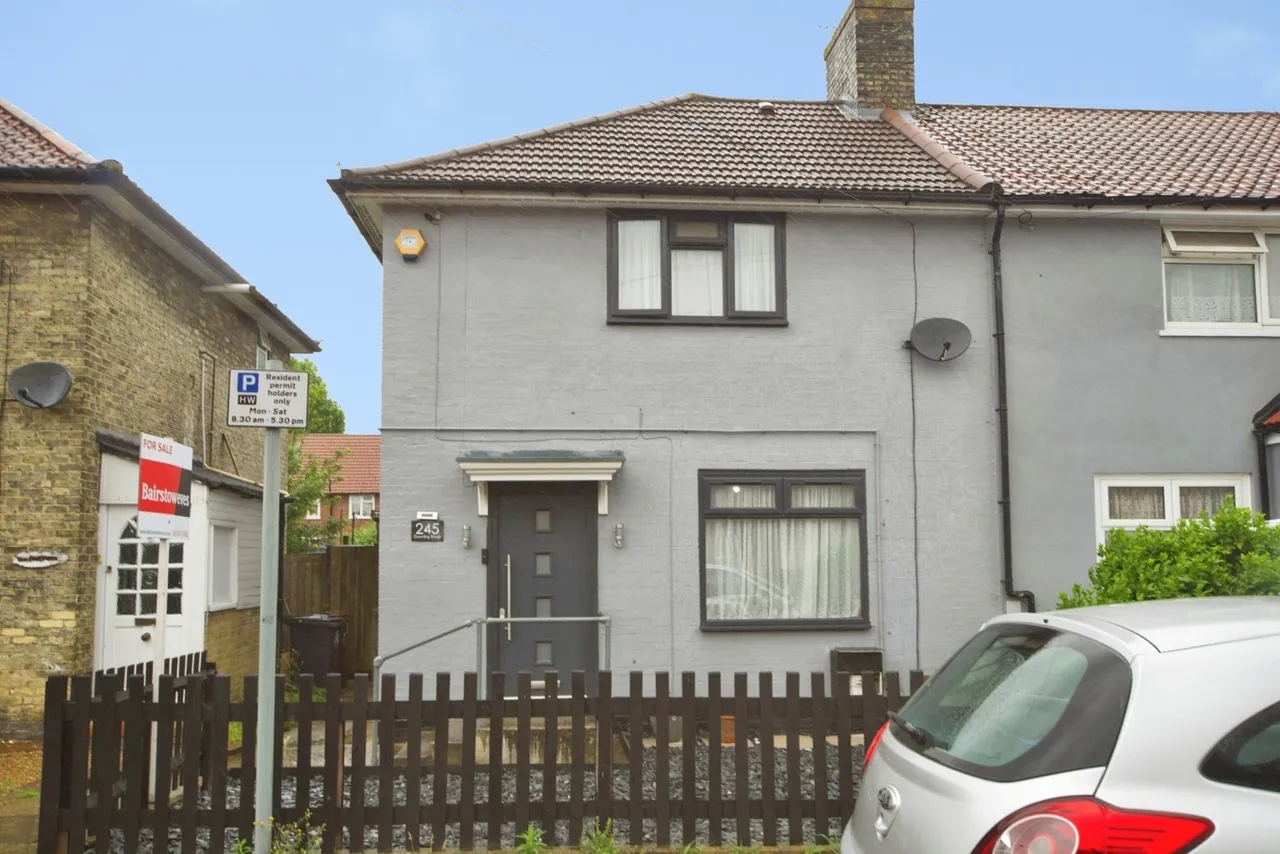 3 bed house for sale — Downing Road, DAGENHAM, Essex, RM9