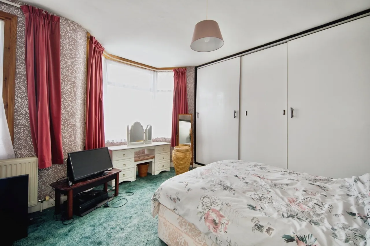 Hatherley Gardens, East Ham, London, E6, photo 6