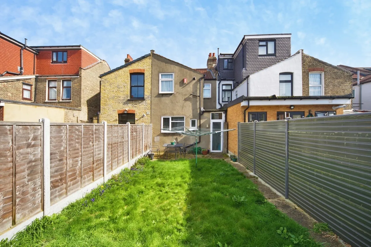 Hatherley Gardens, East Ham, London, E6, photo 16