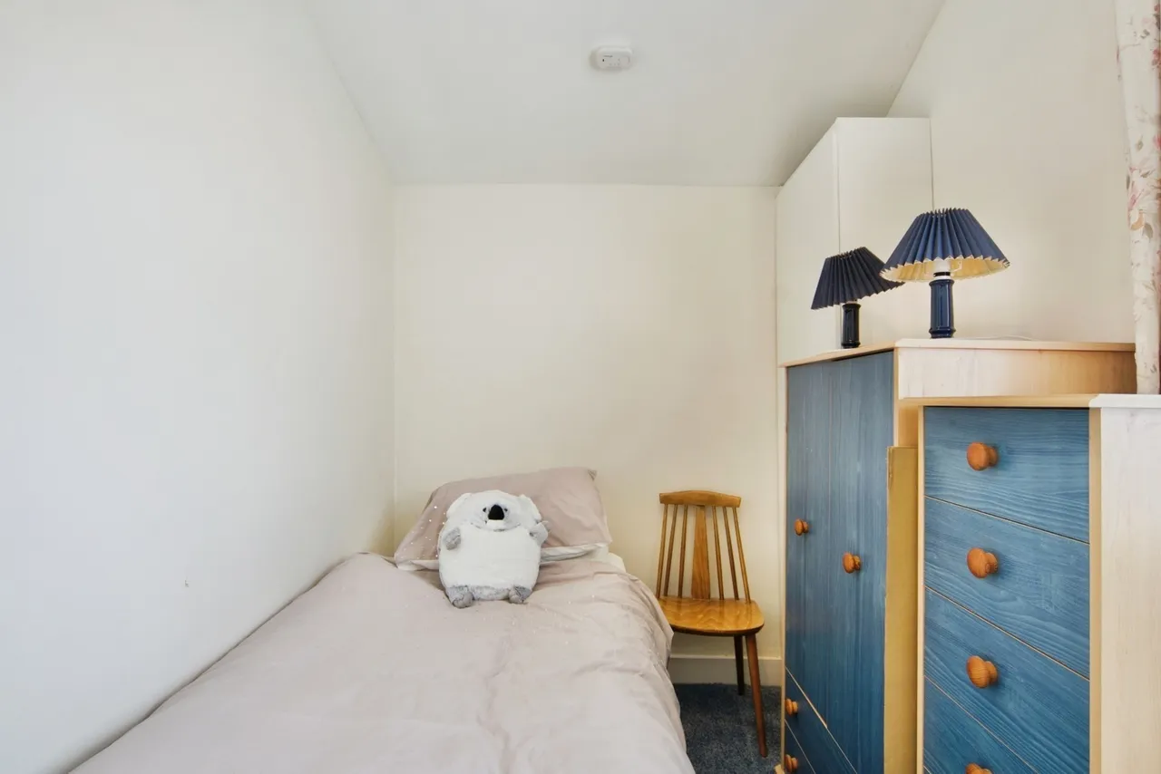 Hatherley Gardens, East Ham, London, E6, photo 11