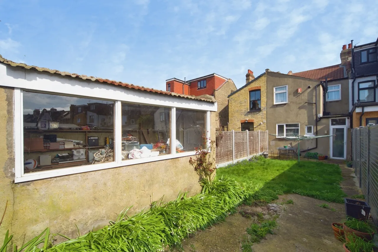 Hatherley Gardens, East Ham, London, E6, photo 15