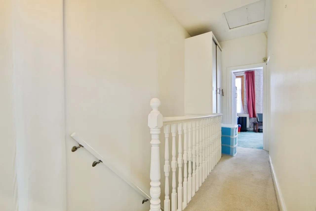 Hatherley Gardens, East Ham, London, E6, photo 13