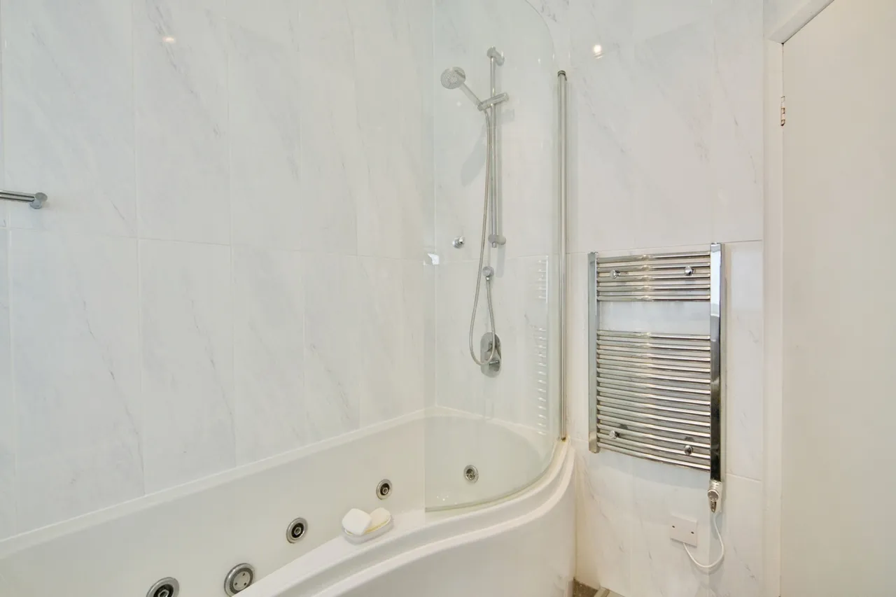 Hatherley Gardens, East Ham, London, E6, photo 10