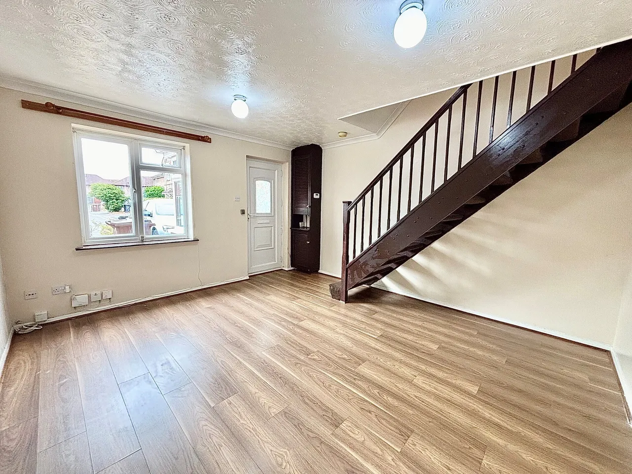 Blossom Close, Dagenham, RM9 6YE, photo 2