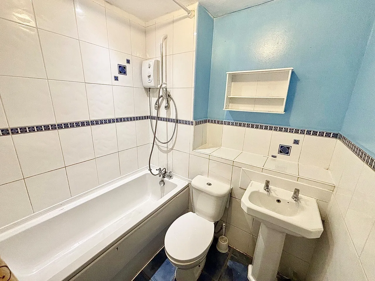 Blossom Close, Dagenham, RM9 6YE, photo 5
