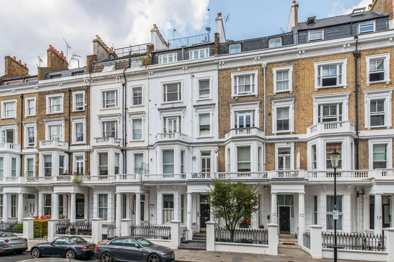 3 bed flat for sale, Lexham Gardens, London, W8