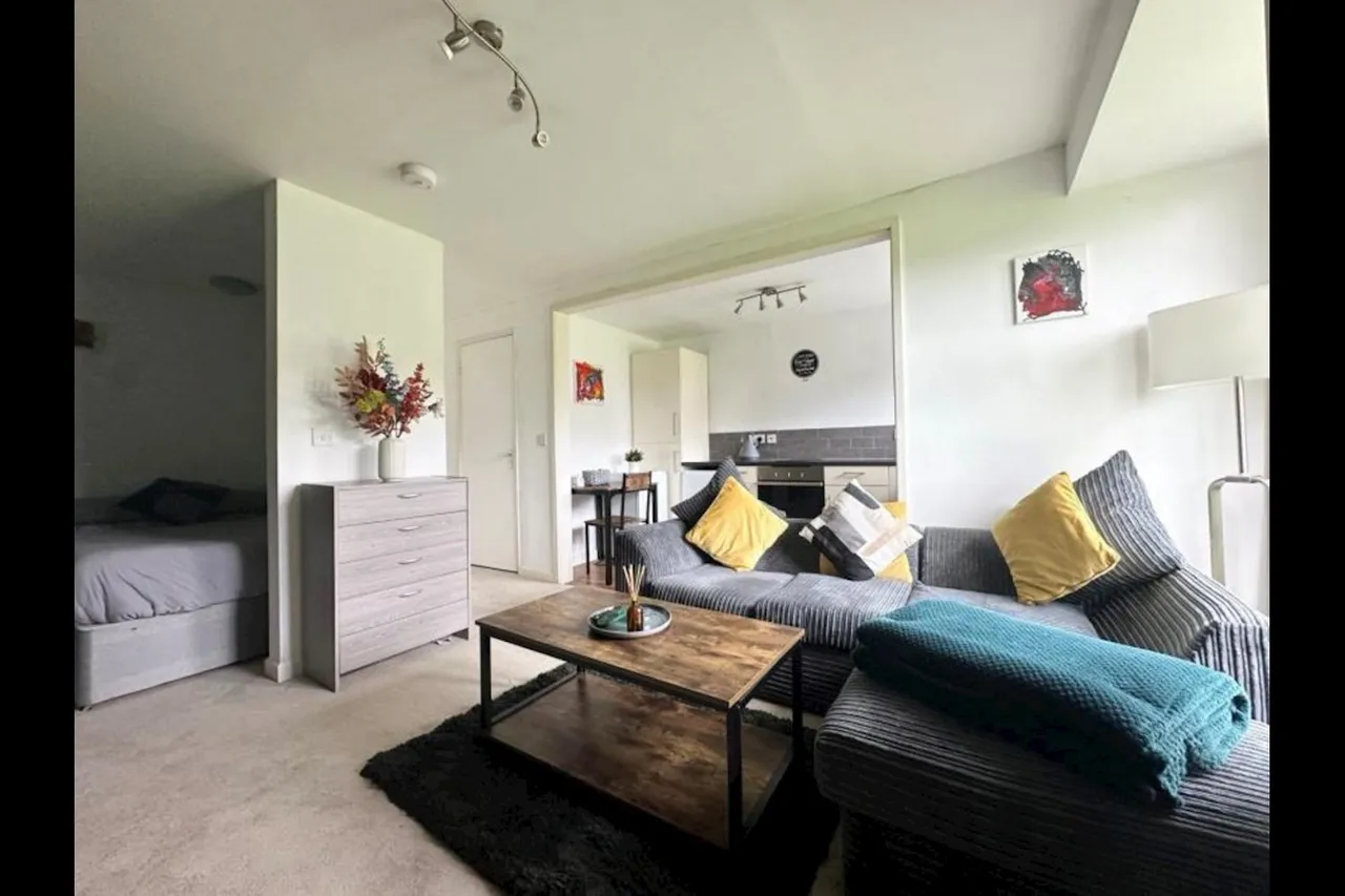 Blythe House, Bracknell, RG12, photo 2