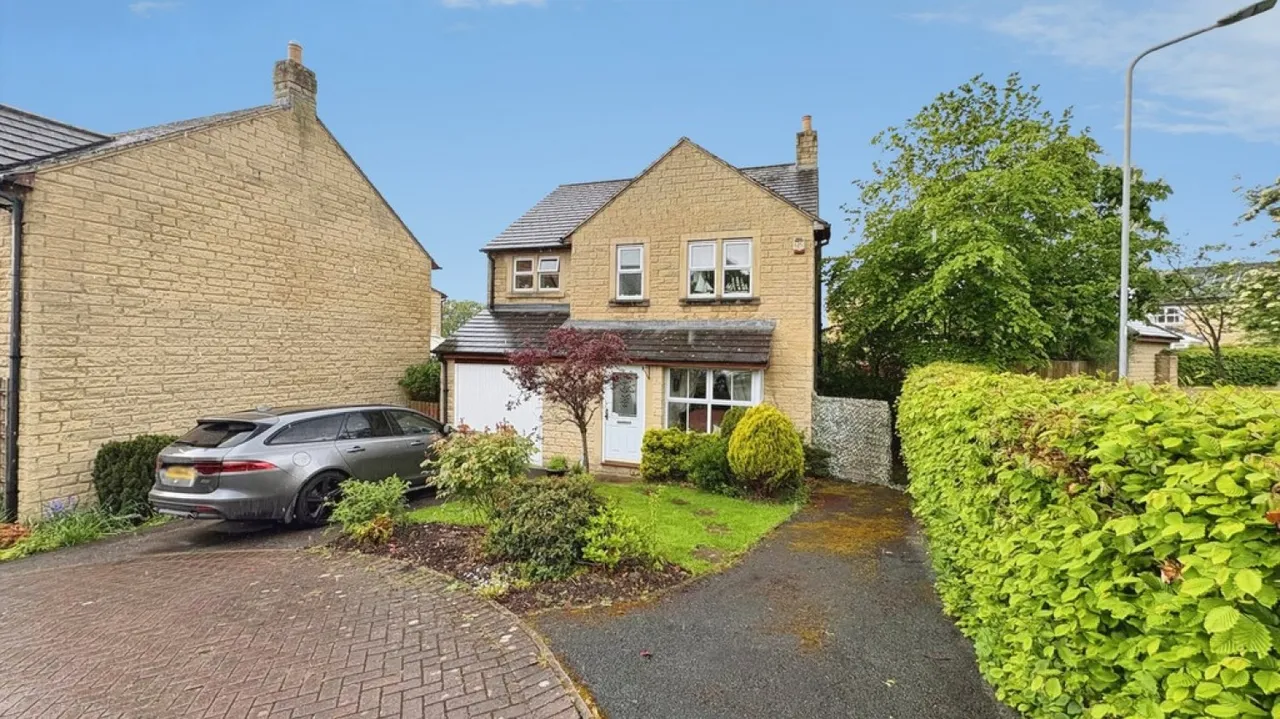 4 bed house for sale — East Morton, Keighley, West Yorkshire