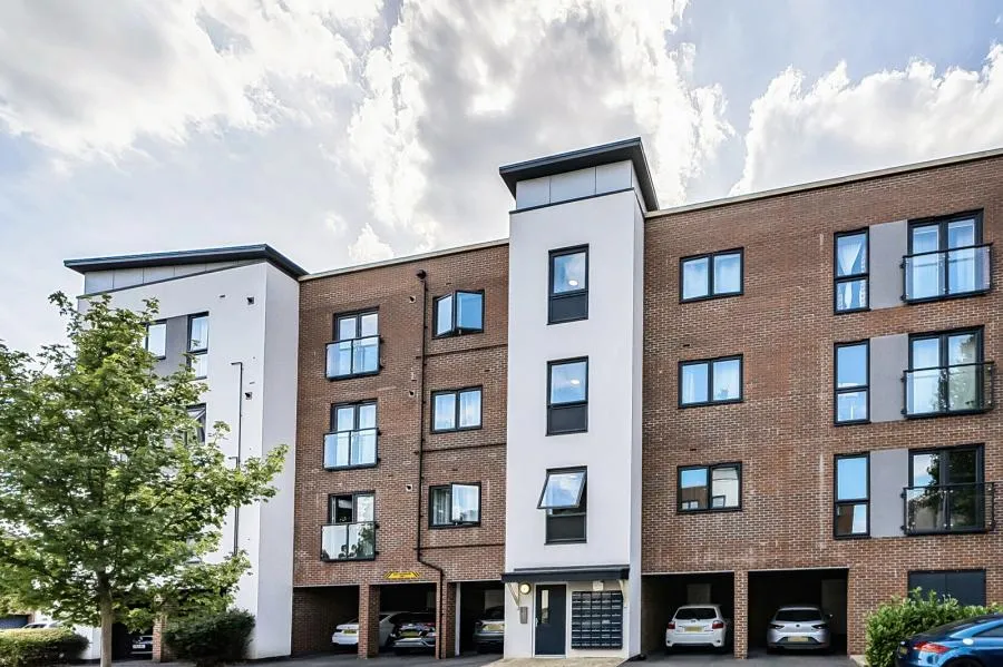 2 bed flat for sale, Elvian Close, Reading, RG30