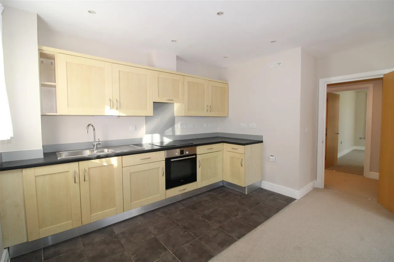 Knowle Avenue, Knowle, Wickham, photo 4