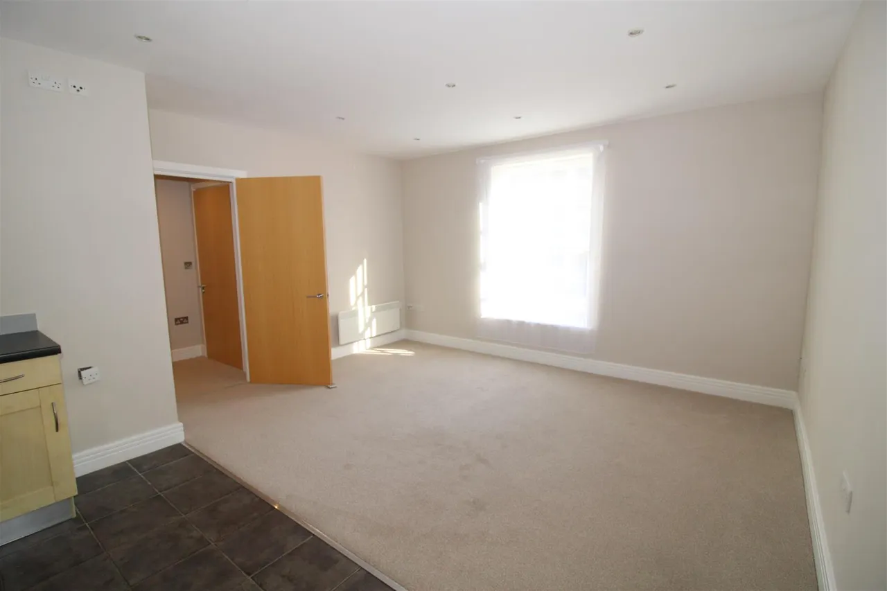 Knowle Avenue, Knowle, Wickham, photo 3