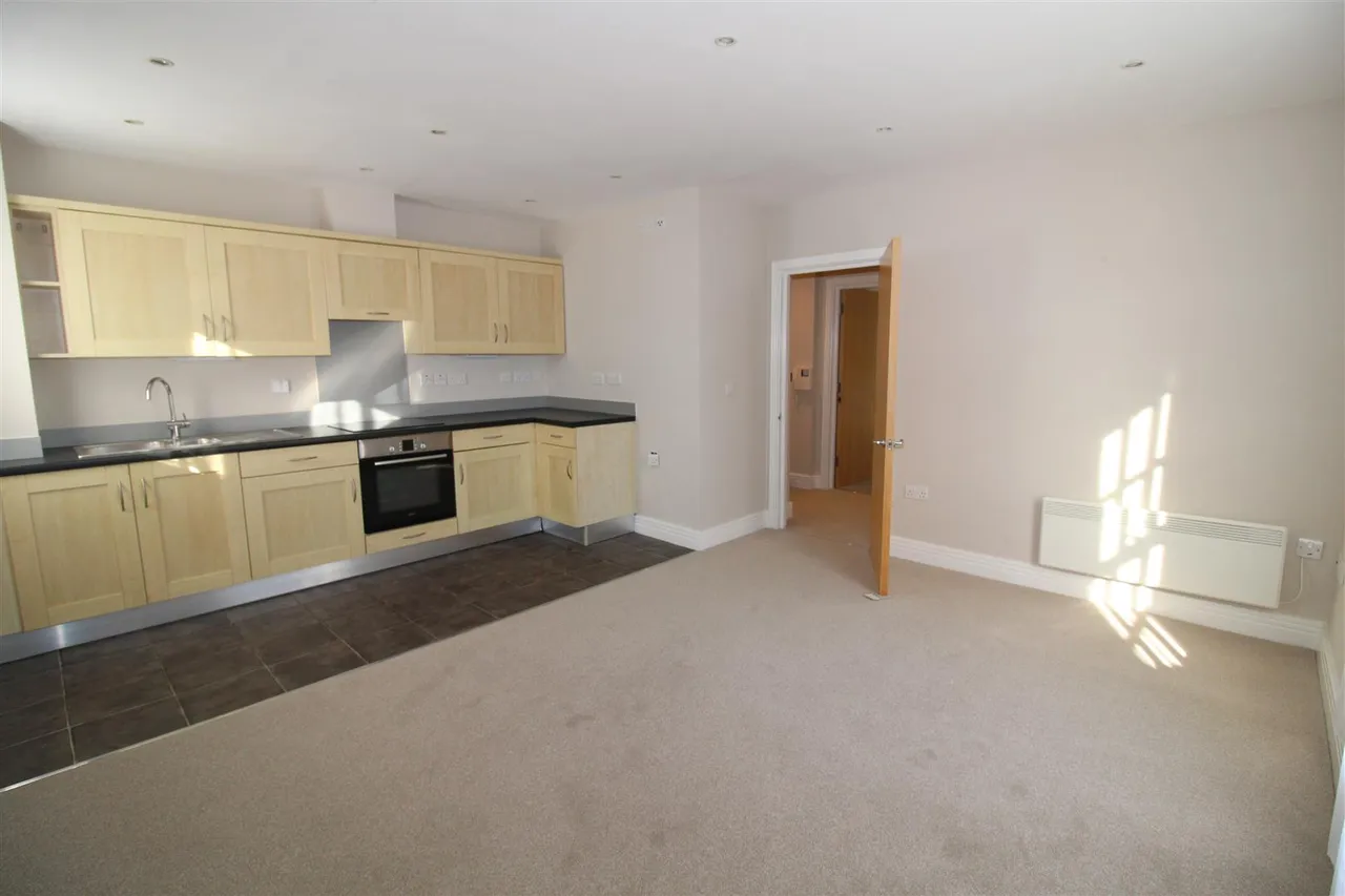Knowle Avenue, Knowle, Wickham, photo 2