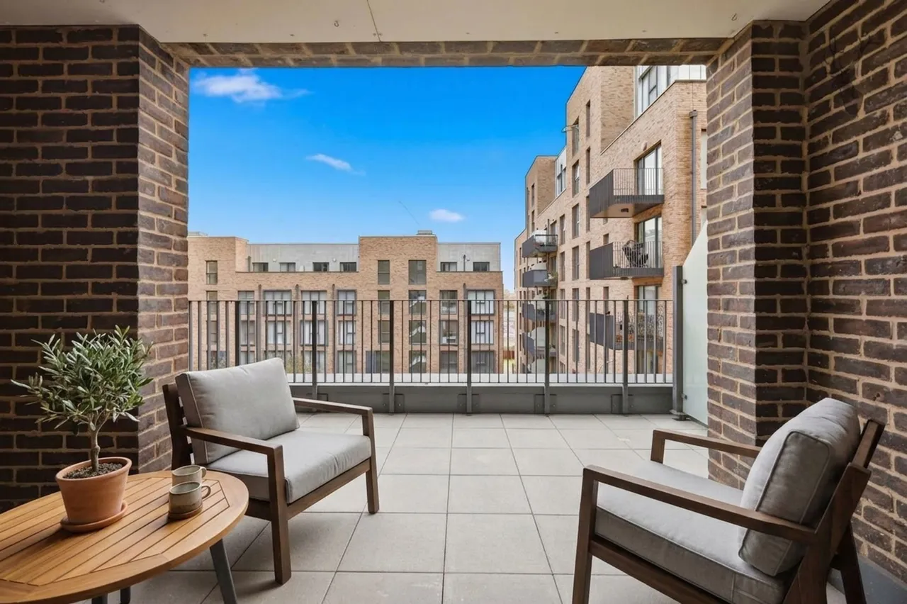 3 bed flat for sale, Bolinder Way, London, E3