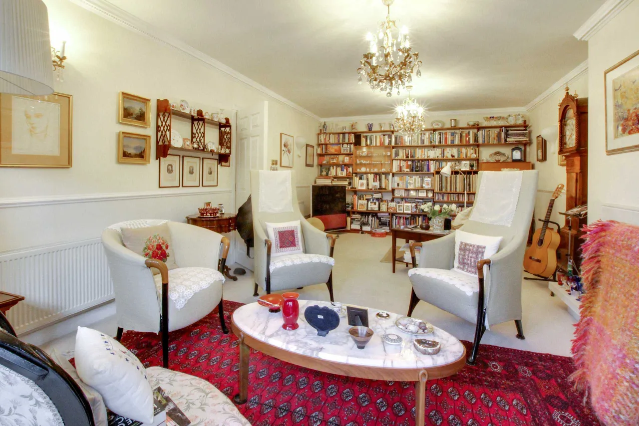 Cockfosters Road, Hadley Wood, Hertfordshire, EN4 0JT, photo 3