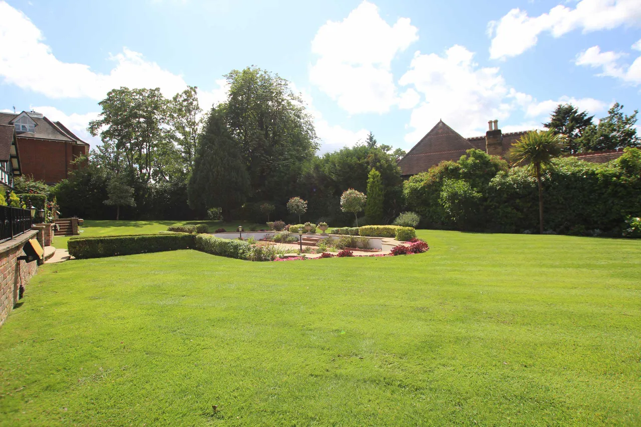 Cockfosters Road, Hadley Wood, Hertfordshire, EN4 0JT, photo 9