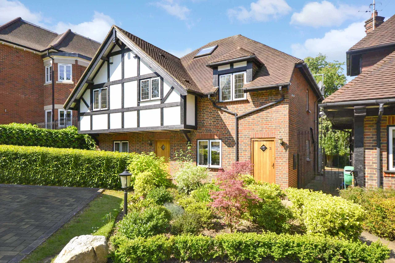 3 bed flat for sale — Cockfosters Road, Hadley Wood, Hertfordshire, EN4 0JT