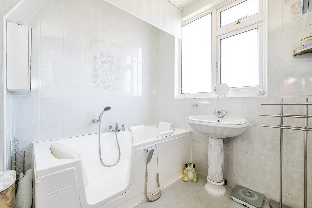 Nursery Close, Woodford Green, IG8, photo 15