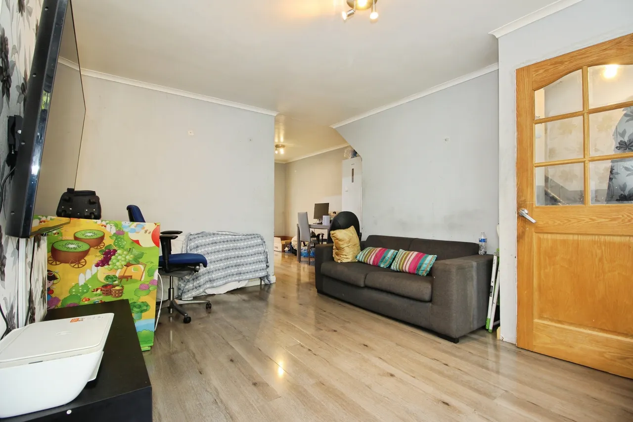 Exeter Drive, Leeds, LS10, photo 4
