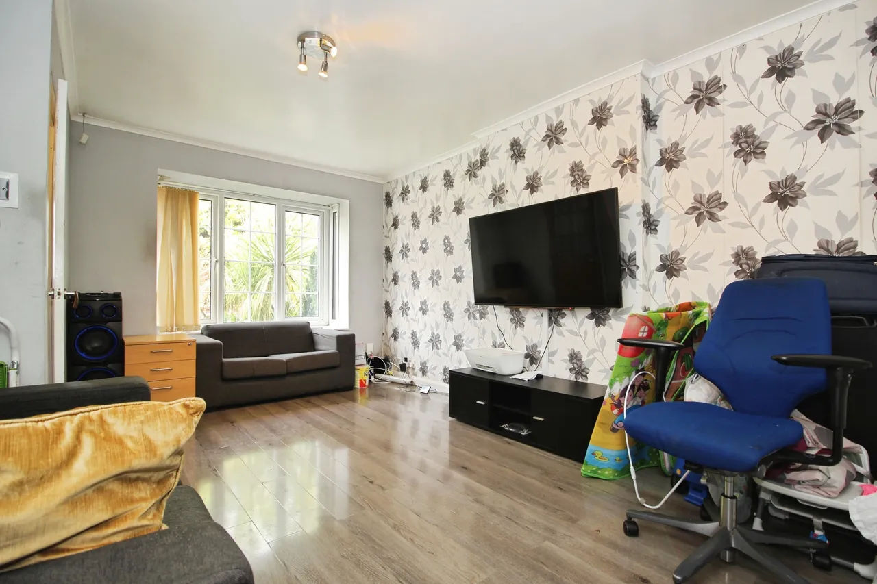 Exeter Drive, Leeds, LS10, photo 2