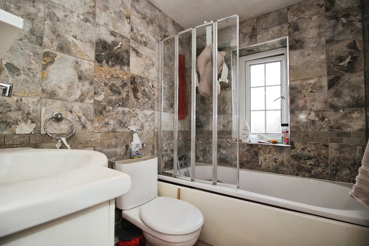 Exeter Drive, Leeds, LS10, photo 9