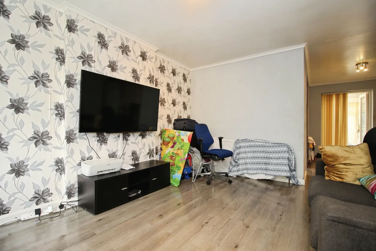 Exeter Drive, Leeds, LS10, photo 3