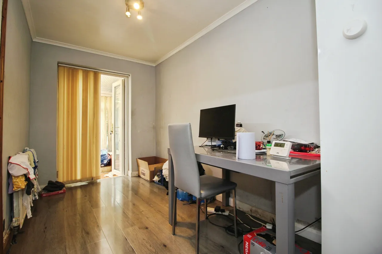 Exeter Drive, Leeds, LS10, photo 13