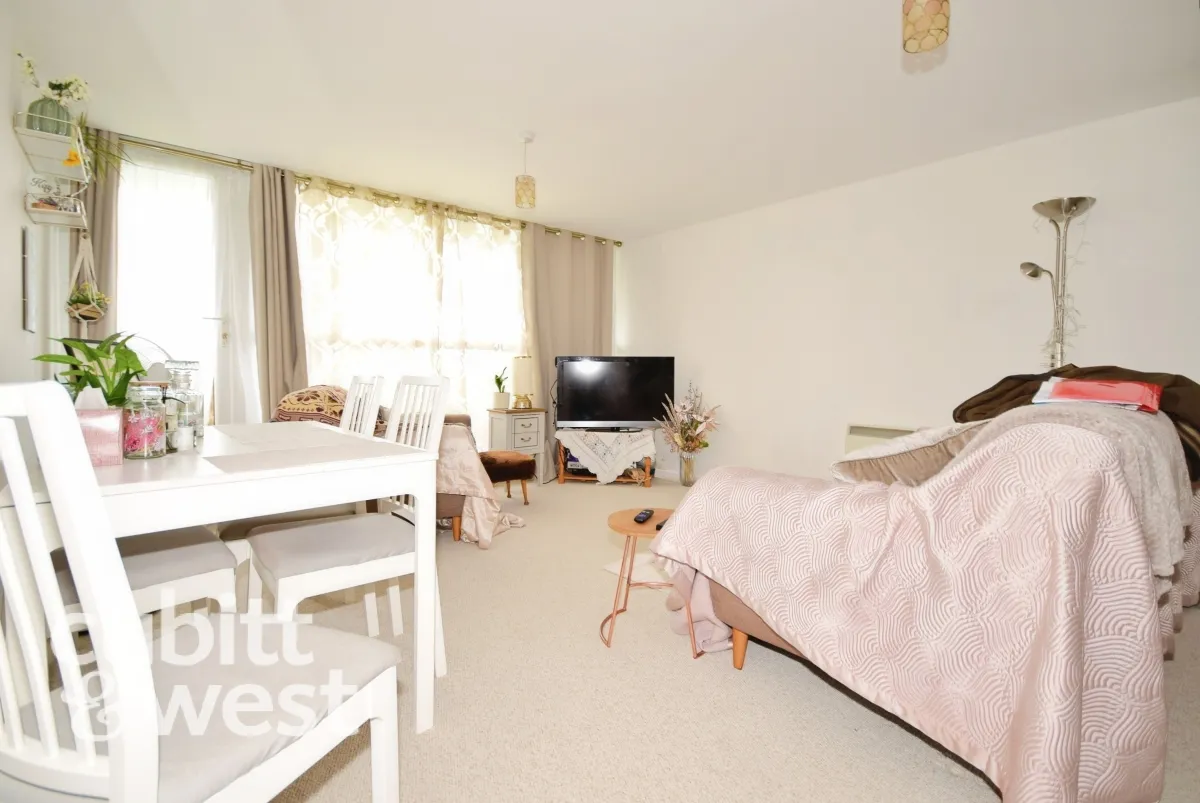 Wendover Road, Havant, PO9, photo 3