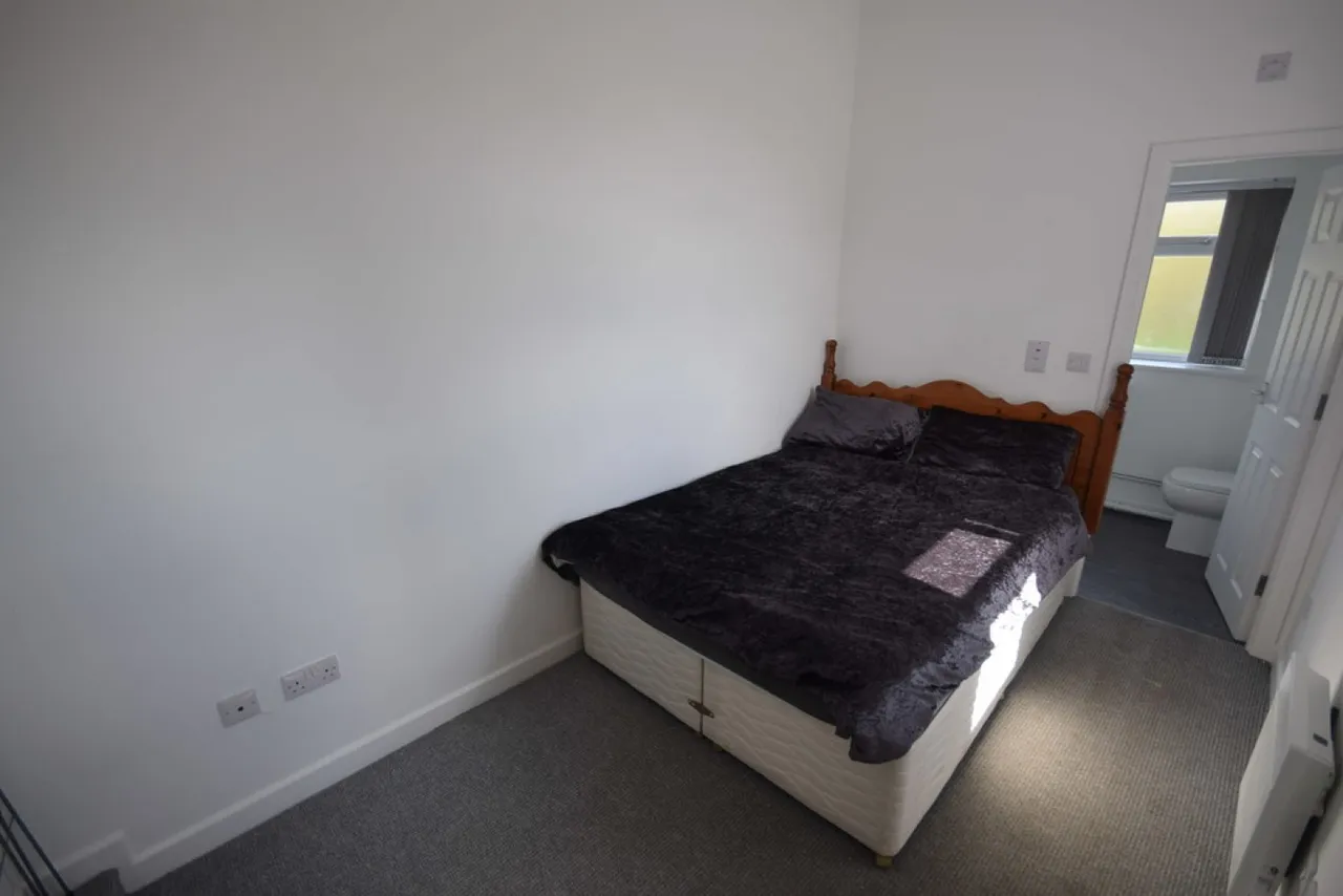 Molly Lees, Baddeley Street, photo 3