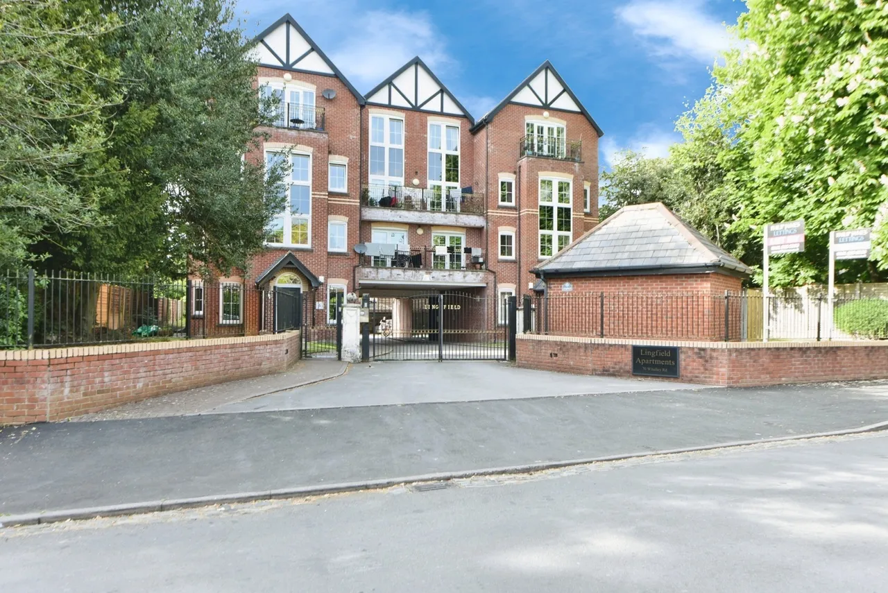2 bed flat for sale — Lingfield Apartments, 70 Whalley Road, Manchester, Greater Manchester, M16