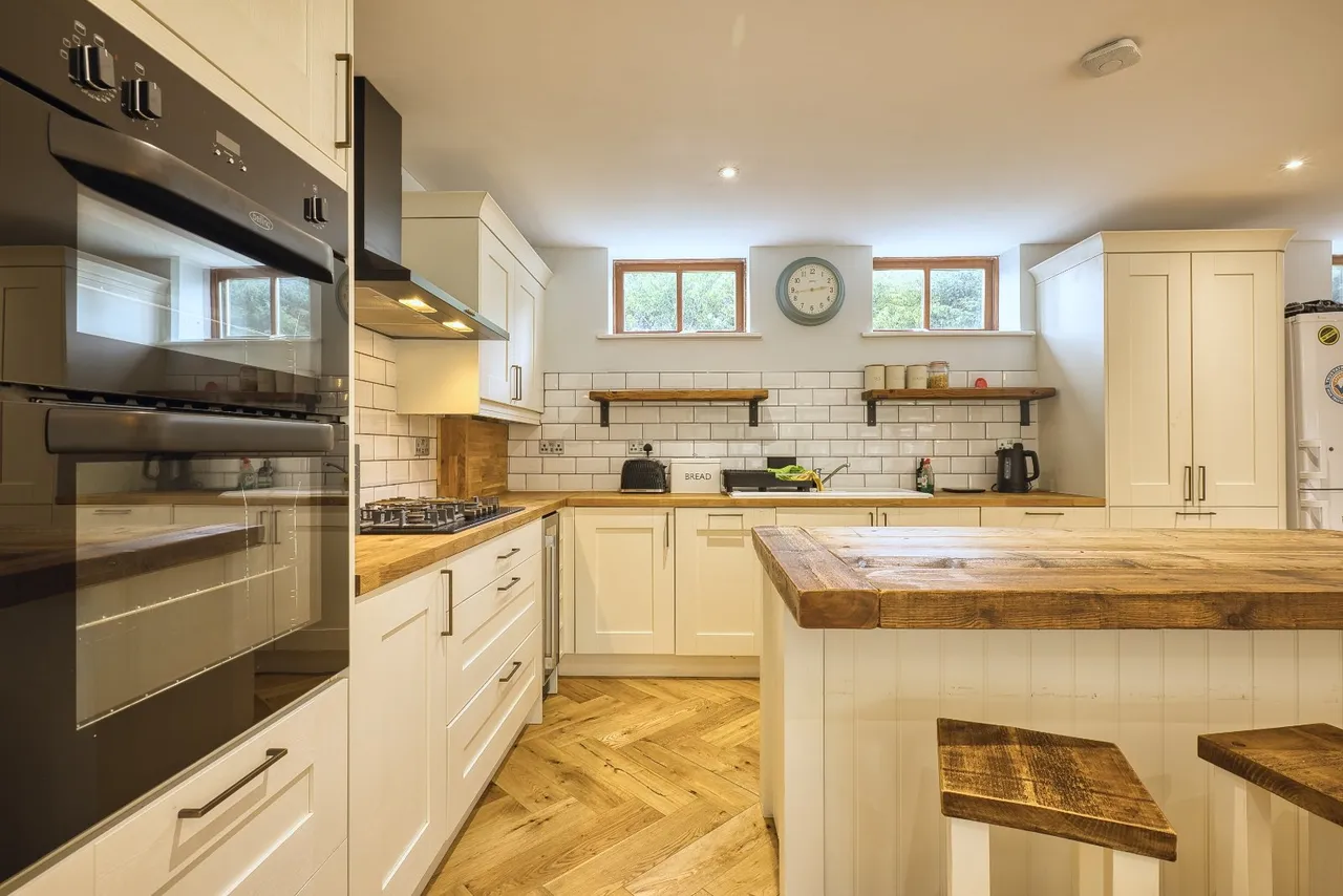 Manston Court Road, Ramsgate, CT12, photo 8